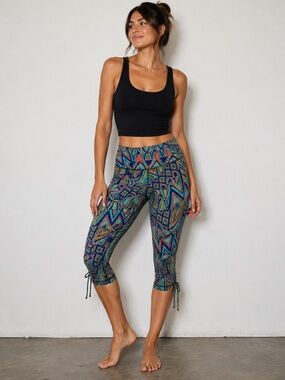 Maurices women's multicolor geometric athletic capri leggings- small